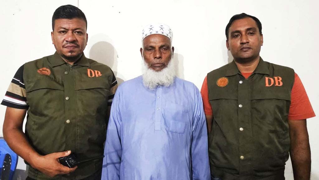 তালগাছ কেটে শতাধিক বাবুইছানা হত্যা: প্রধান আসামি মোবারেক গ্রেপ্তার