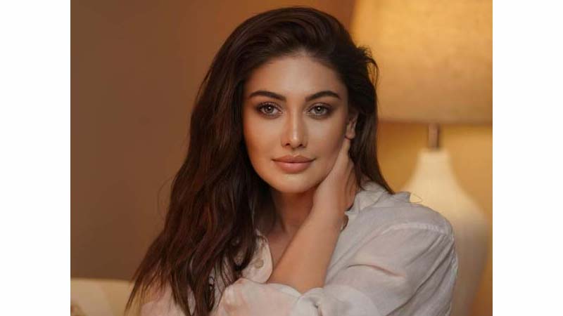 অভিনেত্রী শেফালি জরিওয়ালা মারা গেছেন