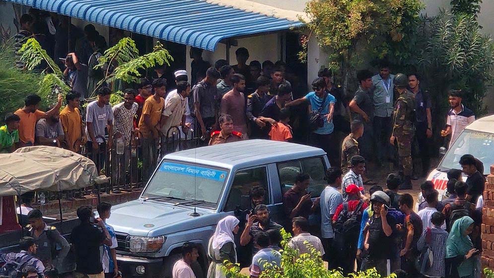 উত্তরায় বিমান বিধ্বস্ত, যা বলল প্রত্যক্ষদর্শী