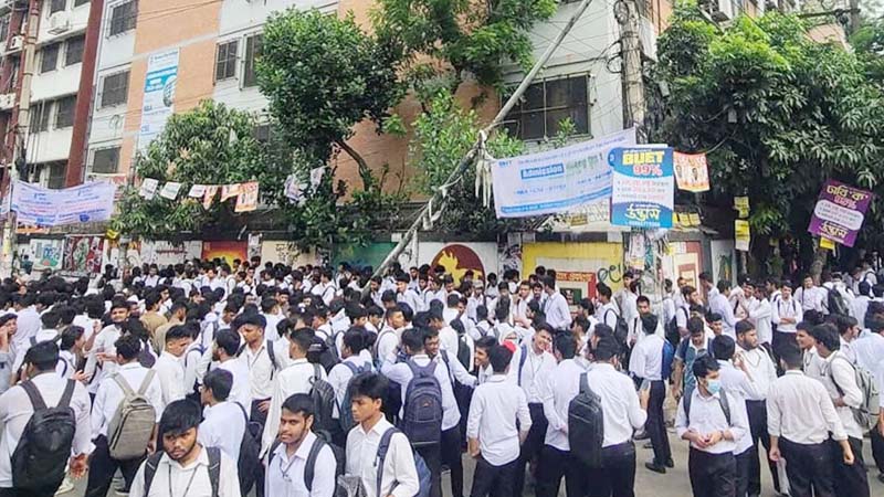 অধ্যক্ষের পদত্যাগ দাবিতে ফের উত্তাল ঢাকা সিটি কলেজ