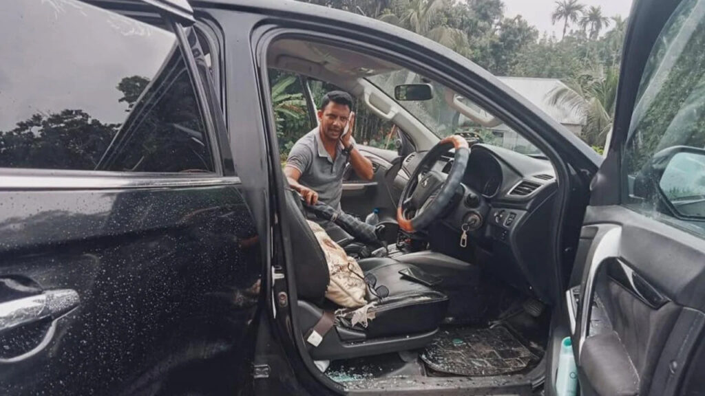 এবার গোপালগঞ্জে ইউএনওর গাড়ি বহরে হামলা