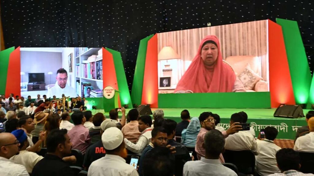 গণতান্ত্রিক ব্যবস্থাকে প্রাতিষ্ঠানিক রূপ দেয়ার কাজটি আমাদের দ্রুত সম্পন্ন করতে হবে: খালেদা জিয়া