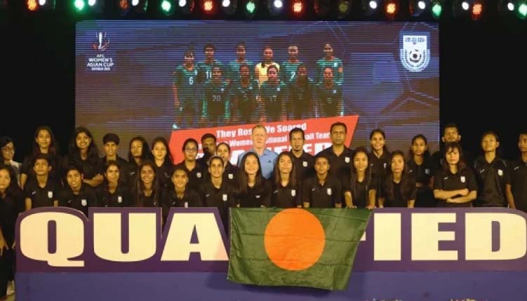 নারী ফুটবল দলকে ৫০ লাখ টাকা পুরস্কার ঘোষণা