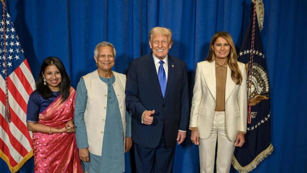 ড. ইউনূসের সঙ্গে ছবি তুলতে পোজ দিলেন ট্রাম্প ও তার স্ত্রী