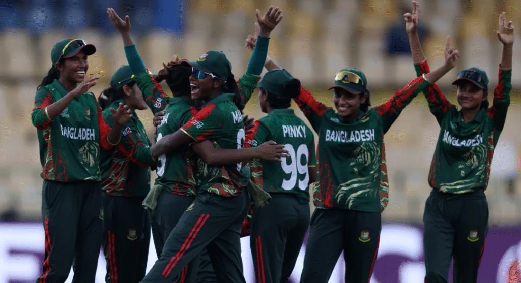 পাকিস্তানকে উড়িয়ে দিয়ে বিশ্বকাপ শুরু জ্যোতিদের