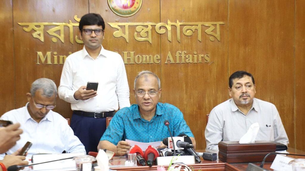 সেফ এক্সিট নিয়ে যা বললেন স্বরাষ্ট্র উপদেষ্টা