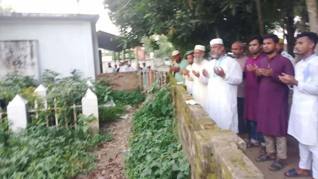 আ.লীগ নেতার কবর জিয়ারতে জামায়াত প্রার্থী