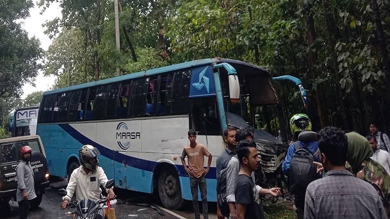 5 killed in bus-microbus collision in Chakaria