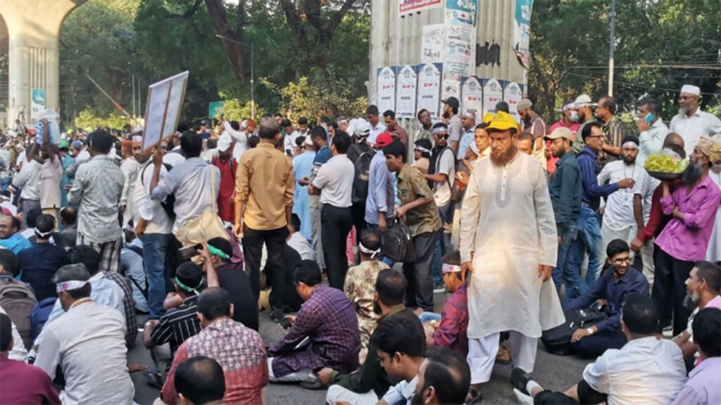 Primary teachers’ strike begins, classes closed in 65,000 schools
