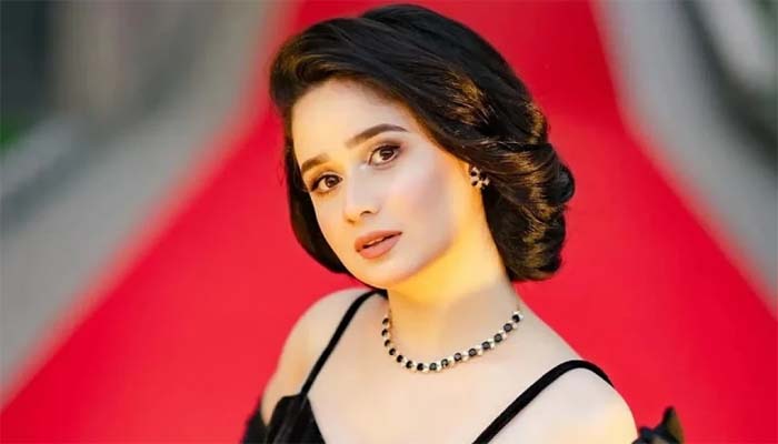 ‘প্রেমের প্রস্তাব দেওয়ায় স্ট্যাম্প দিয়ে পিটিয়েছিলাম’