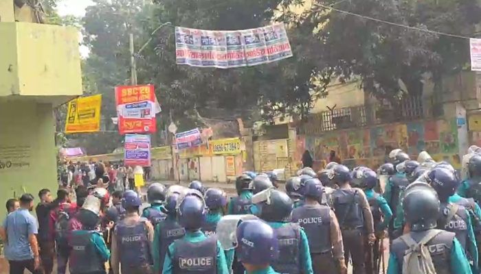 ফের ঢাকা ও আইডিয়াল কলেজের শিক্ষার্থীদের মধ্যে সংঘর্ষ