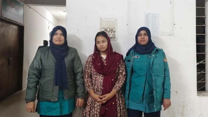 চাঁদাবাজির মামলায় আলোচিত ‘জুলাইযোদ্ধা’ সুরভি গ্রেপ্তার