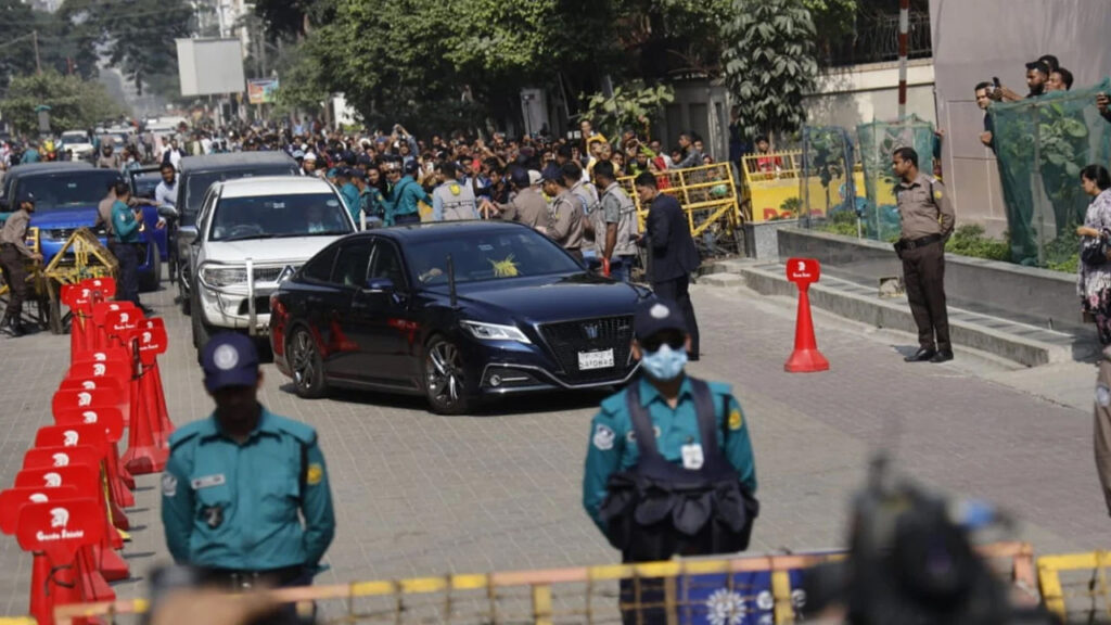 শাশুড়িকে দেখতে এভারকেয়ারে জুবাইদা