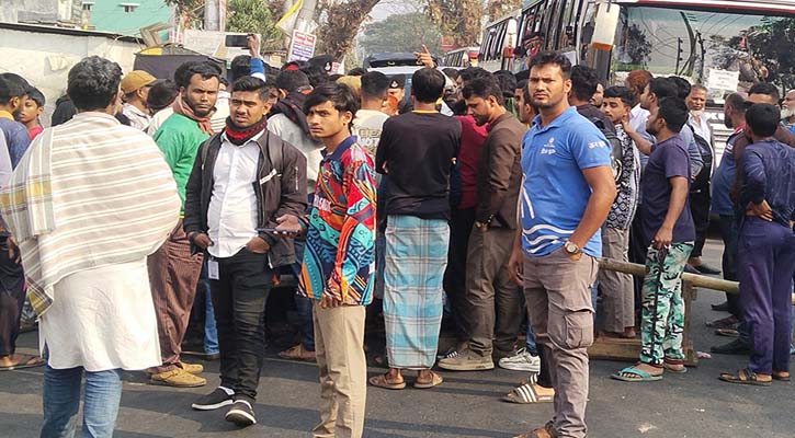 বরিশাল-খুলনা মহাসড়ক অবরোধ