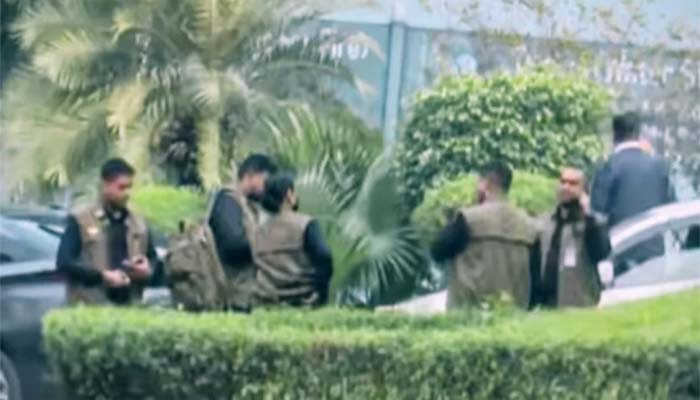 খালেদা জিয়ার নিরাপত্তায় হাসপাতালে এসএসএফ সদস্যরা