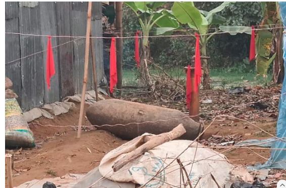 পুকুরপাড়ে পড়ে ছিল ‘অবিস্ফোরিত বোমা’, চলত কাপড় ধোয়া ও লাকড়ি কাটা