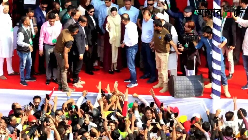 সিলেটে নির্বাচনি সভার মঞ্চে তারেক রহমানের পাশে ডা. জুবাইদা