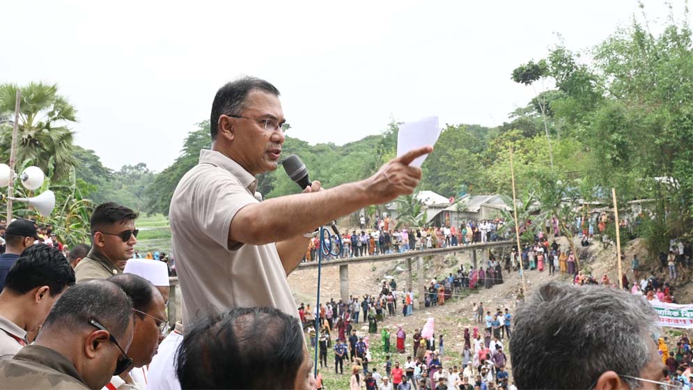 গণভোট ও জুলাই সনদ নিয়ে বিভ্রান্তকারীদের প্রশ্রয় না দেওয়ার আহ্বান প্রধানমন্ত্রীর