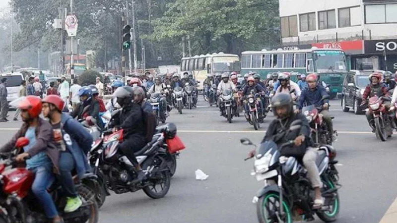 মোটরসাইকেলের চাকা ঘুরছে না, সংসারে অনটন