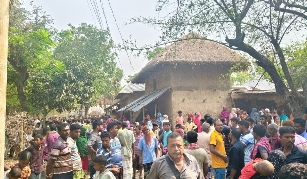 নিয়ামতপুরে একই পরিবারের চারজনকে নৃশংসভাবে হত্যা