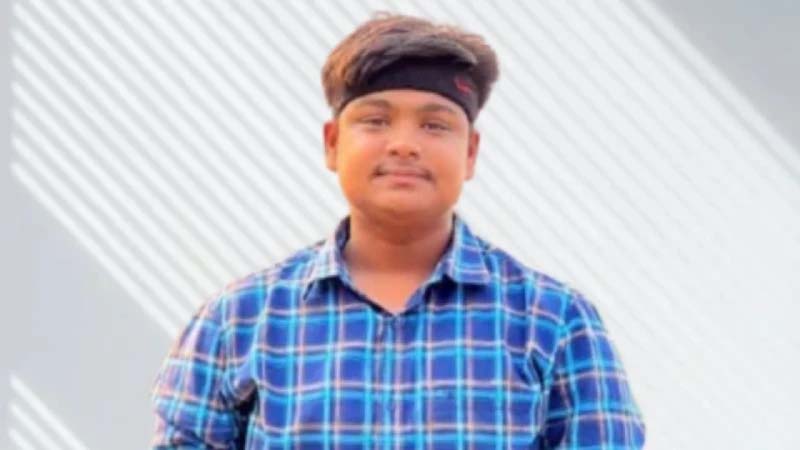 মায়ের মরদেহ বাড়িতে রেখে পরীক্ষার হলে শিক্ষার্থী