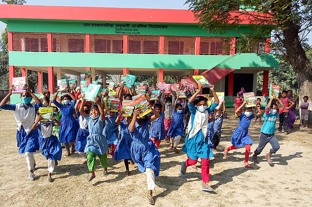অবৈতনিক প্রাথমিক শিক্ষায় নেওয়া হবে পরীক্ষার ফি