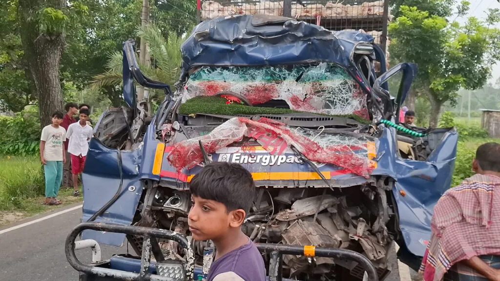 ভোরে ঝরল ৪ প্রাণ
