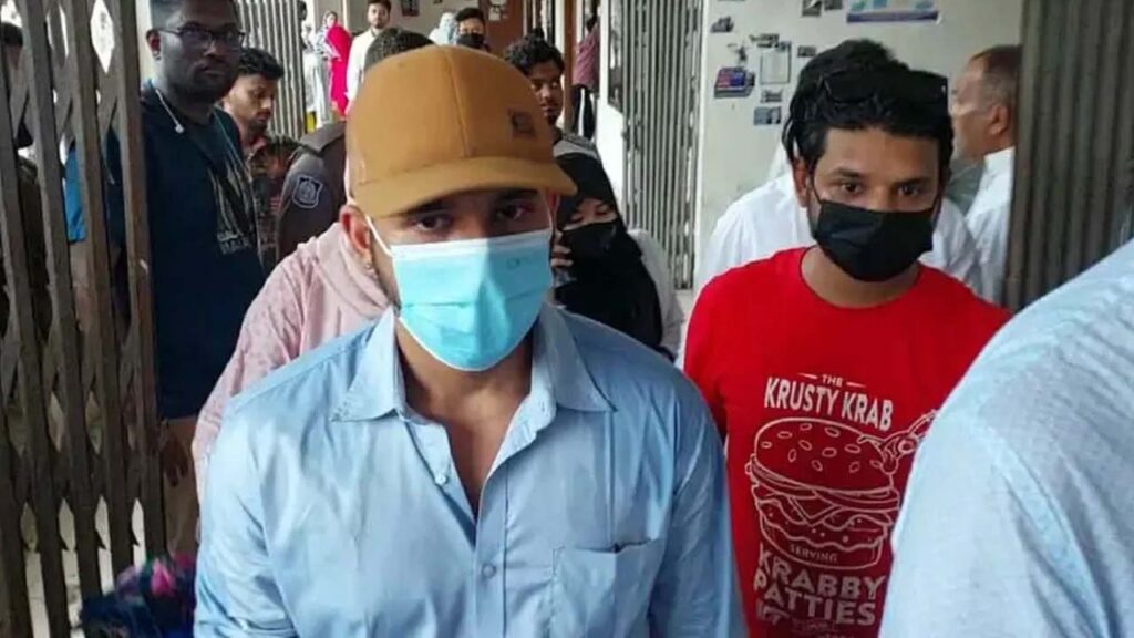 আত্মসমর্পণের পর কারাগারে অভিনেতা জাহের আলভী