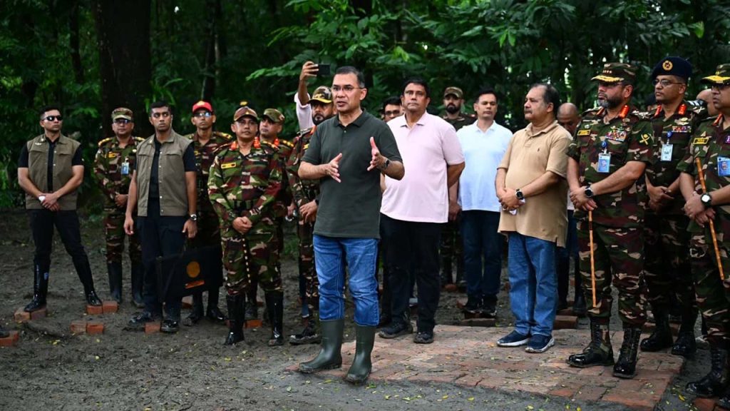 বিস্তীর্ণ জঙ্গলে সেনাবাহিনীর গ্রীষ্মকালীন মহড়া পরিদর্শন করলেন প্রধানমন্ত্রী