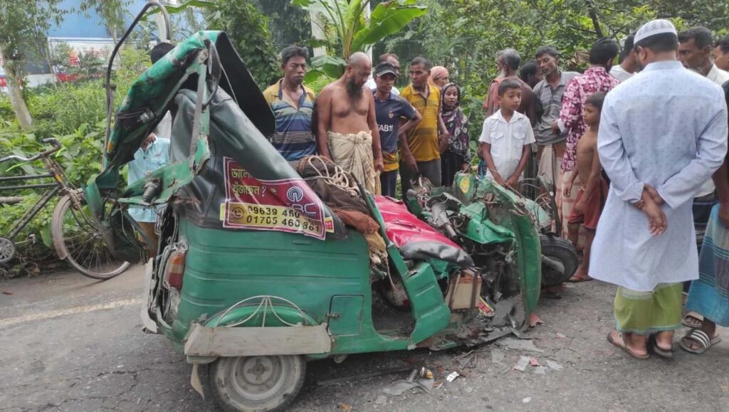 সিরাজগঞ্জে ট্রাকের পেছনে অটোরিকশার ধাক্কা, নিহত ২