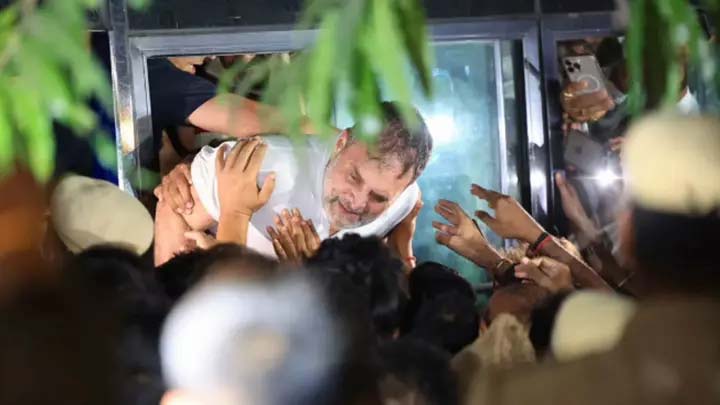 রাহুল-প্রিয়াঙ্কাকে আবারো আটক করল দিল্লি পুলিশ