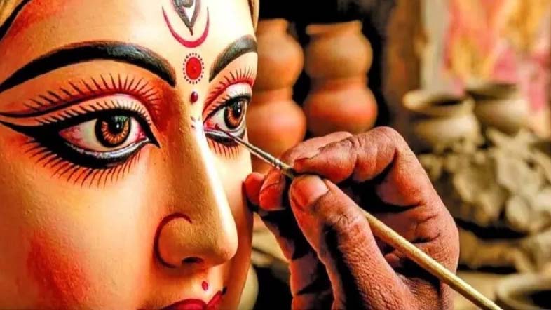 মহাষষ্ঠীতে বোধনে দেবীবরণ, শুরু দুর্গাপূজা