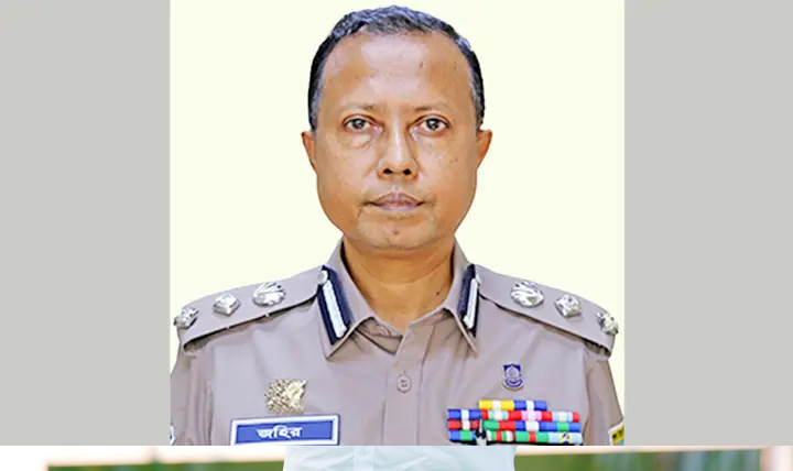 অতিরিক্ত ডিআইজির ভাড়া দেওয়া বাড়িতে ডিবির অভিযান, মাদকসহ আটক ৮৪