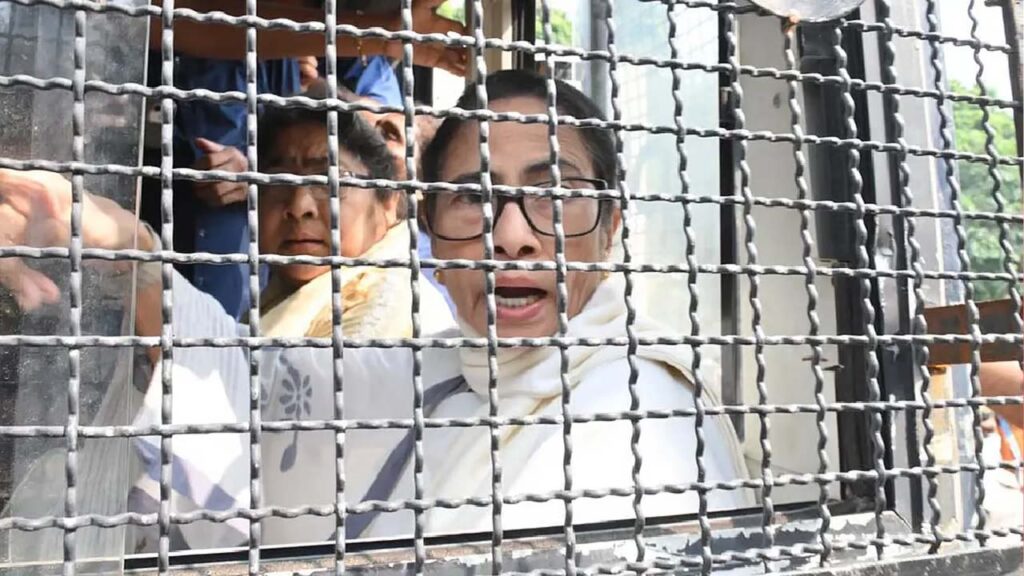 দিল্লি পুলিশের হাতে মমতা বন্দ্যোপাধ্যায় আটক