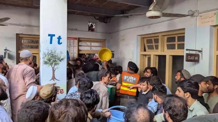পাকিস্তানে স্কুলের ছাদ ধসে ২৭ শিশুর মৃত্যু, আহত ২০